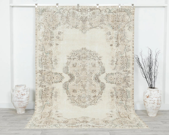 Beige Oushak Rug 6' 5" x 9' 4" | No. VR95992