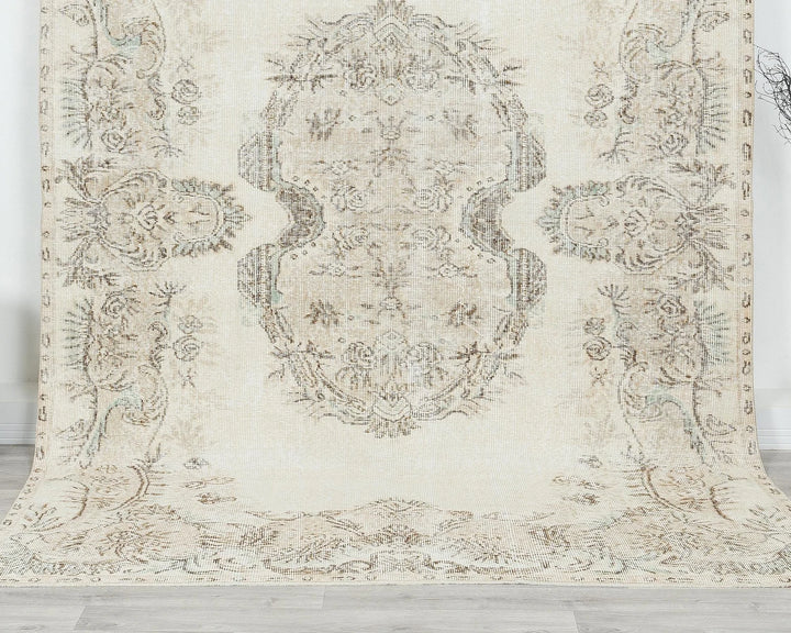 Beige Oushak Rug 6' 5" x 9' 4" | No. VR95992