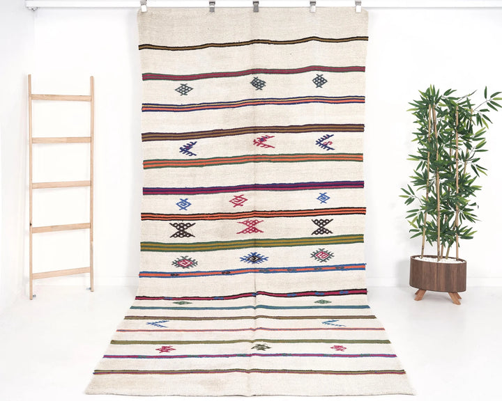 Kilim Rug 4' 9" x 10' 10" | No. VR96027