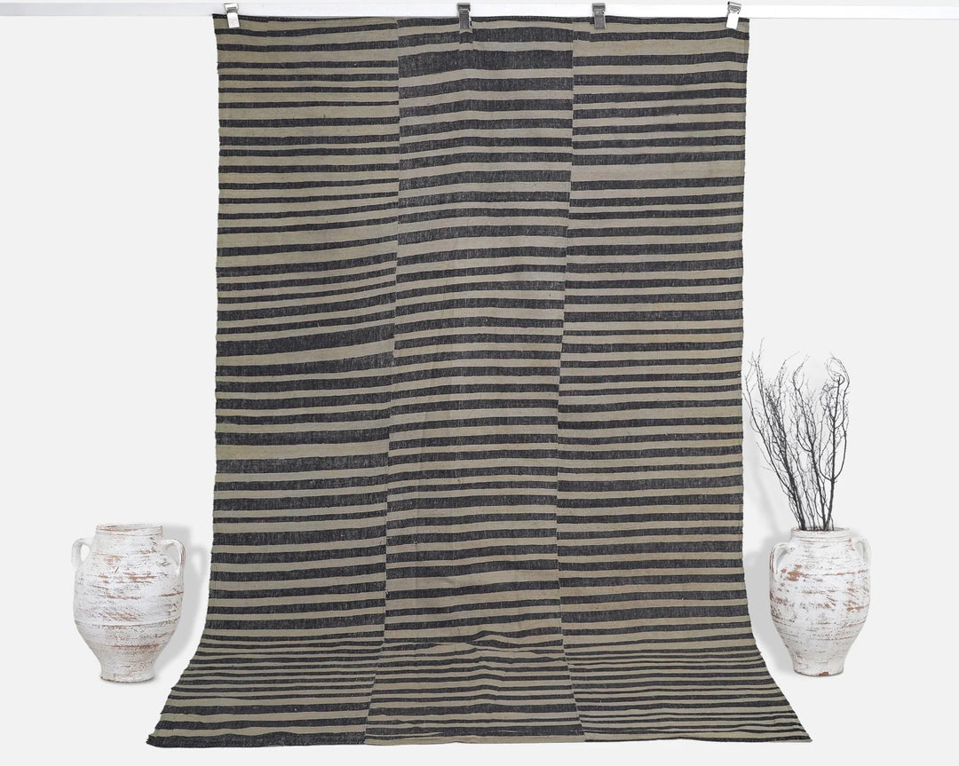 Kilim Rug 5' 5" x 8' 11" | No. VR96199