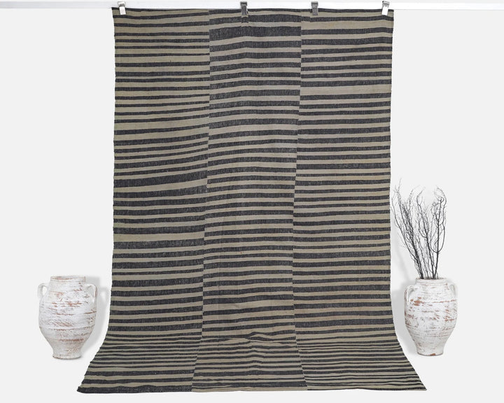 Kilim Rug 5' 5" x 8' 11" | No. VR96199