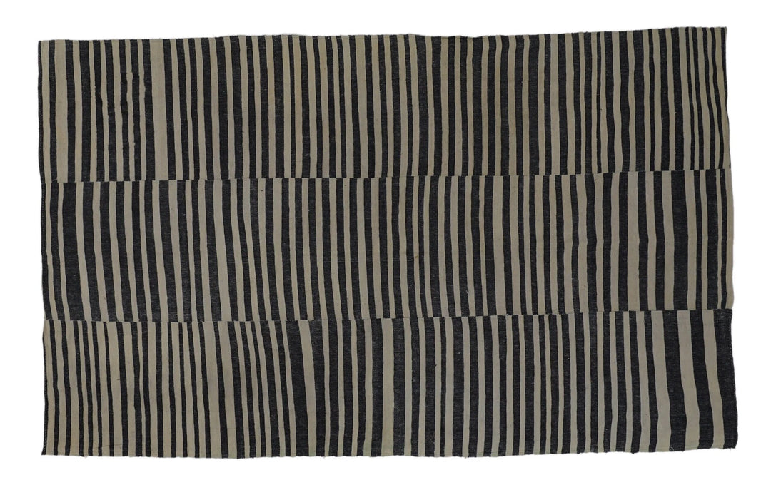 Kilim Rug 5' 5" x 8' 11" | No. VR96199