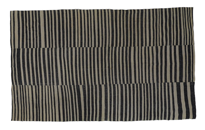 Kilim Rug 5' 5" x 8' 11" | No. VR96199