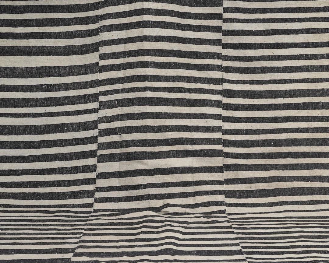 Kilim Rug 5' 5" x 8' 11" | No. VR96199