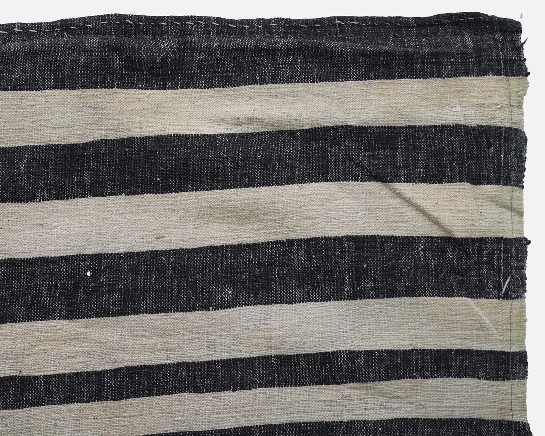 Kilim Rug 5' 5" x 8' 11" | No. VR96199