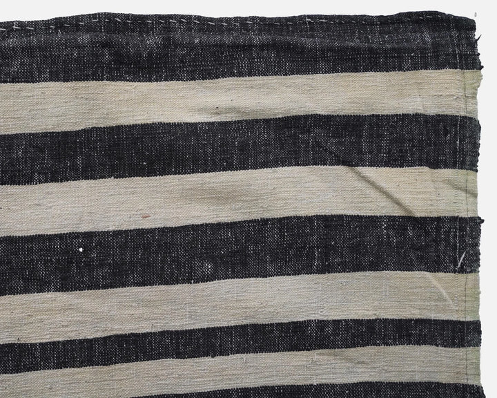Kilim Rug 5' 5" x 8' 11" | No. VR96199