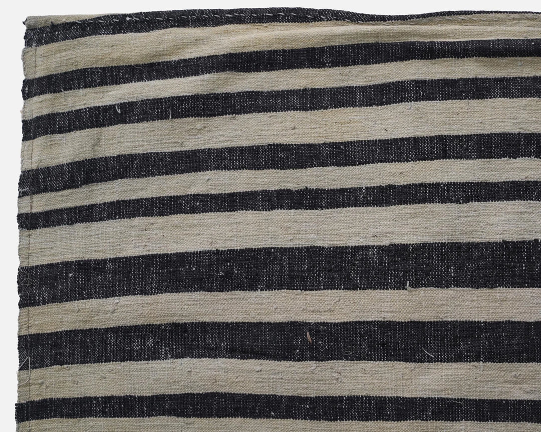 Kilim Rug 5' 5" x 8' 11" | No. VR96199