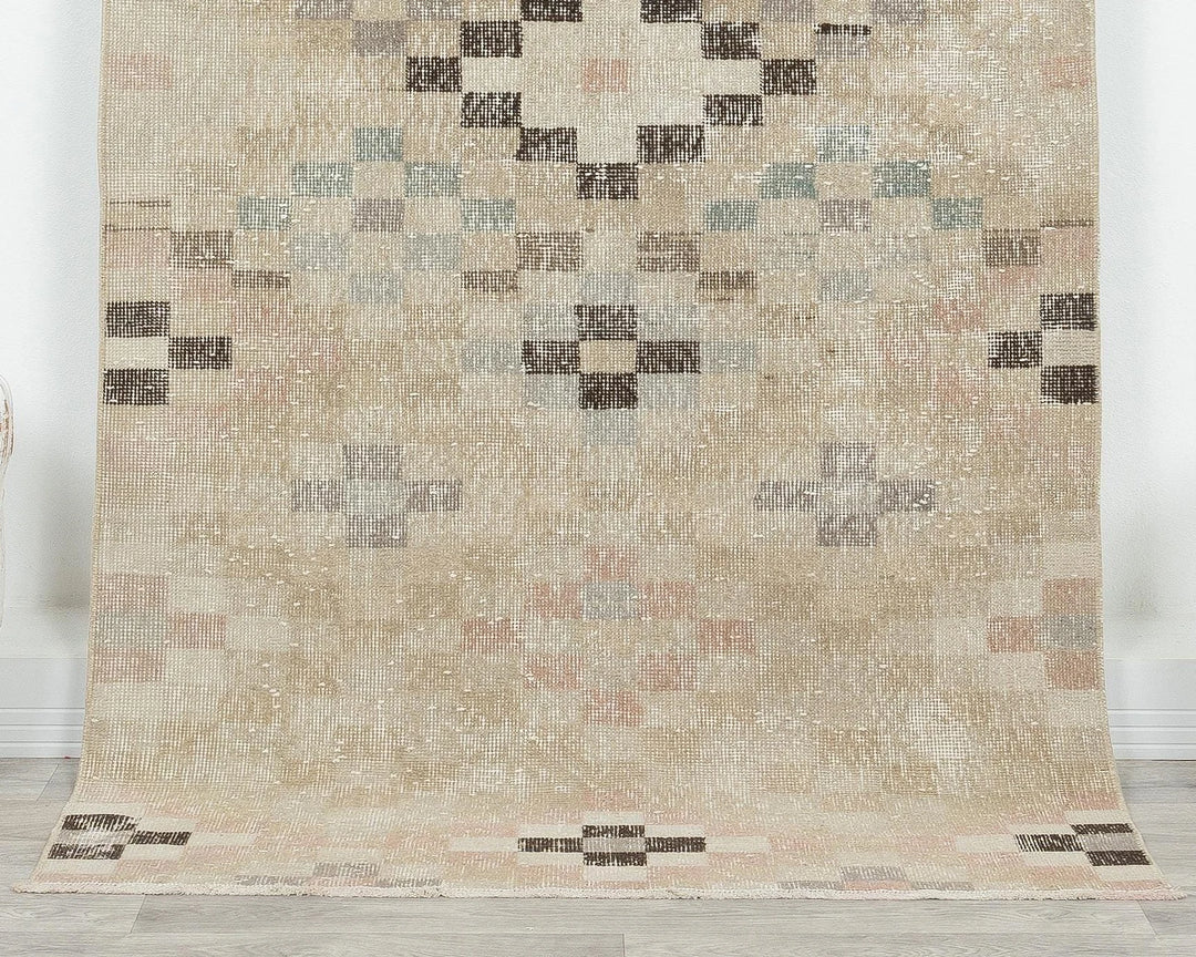 Neutral Oushak Rug 3' 9" x 7' 9" | No. VR96857