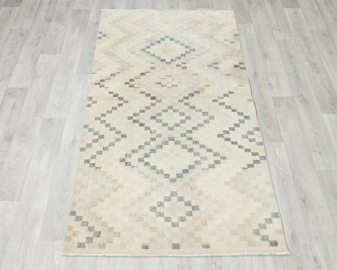 Beige Turkish Oushak Rug 2'8" x 5'8" Hand-Knotted | No. VR97293