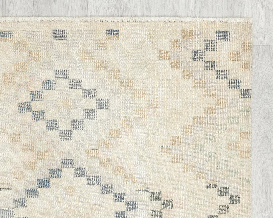 Beige Turkish Oushak Rug 2'8" x 5'8" Hand-Knotted | No. VR97293