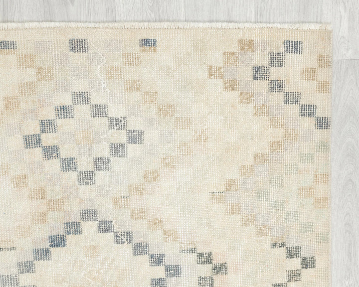Beige Turkish Oushak Rug 2'8" x 5'8" Hand-Knotted | No. VR97293