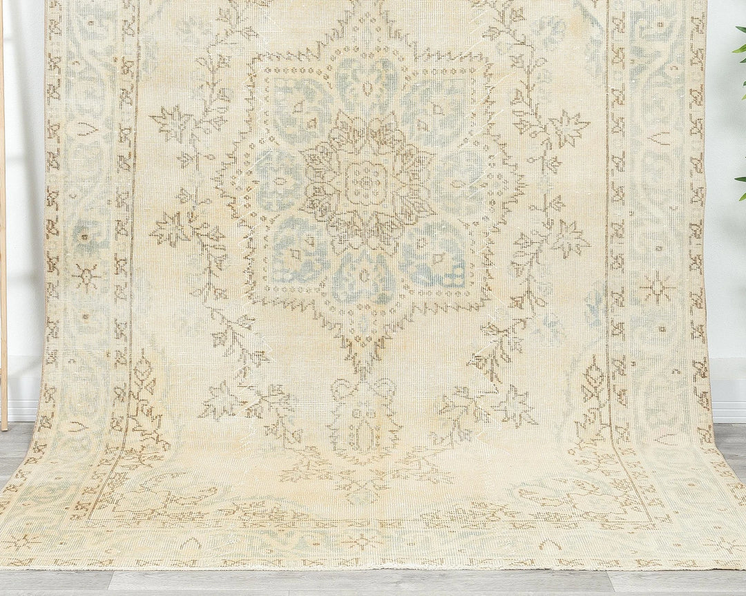 Beige Turkish Oushak Rug 5' 8" x 9' 10" Hand-Knotted detail