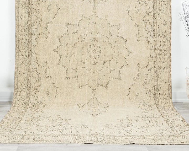 Beige Oushak Rug 6' x 10' | No. VR97866