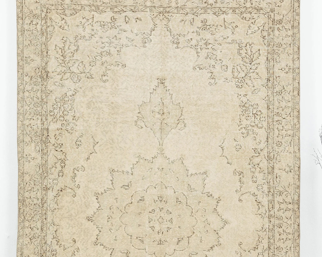 Beige Oushak Rug 6' x 10' | No. VR97866