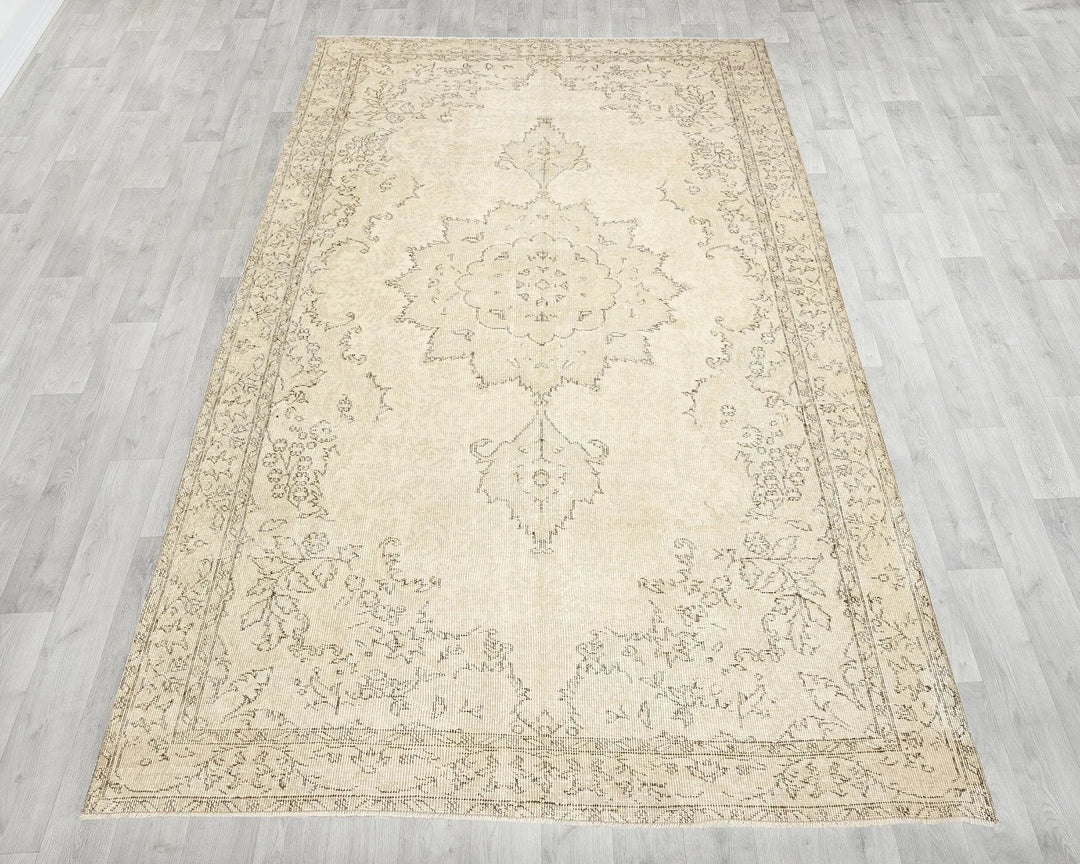 Beige Oushak Rug 6' x 10' | No. VR97866