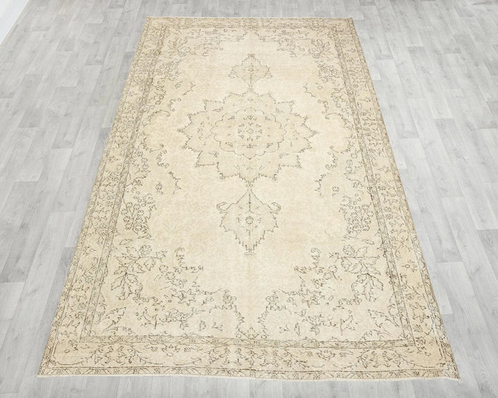 Beige Oushak Rug 6' x 10' | No. VR97866