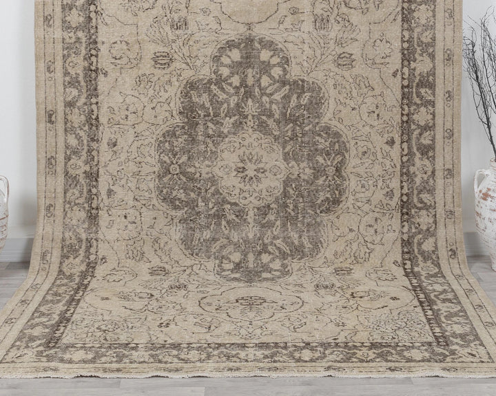 Beige Turkish Oushak Rug 6'7" x 10'4" Hand-Knotted detail