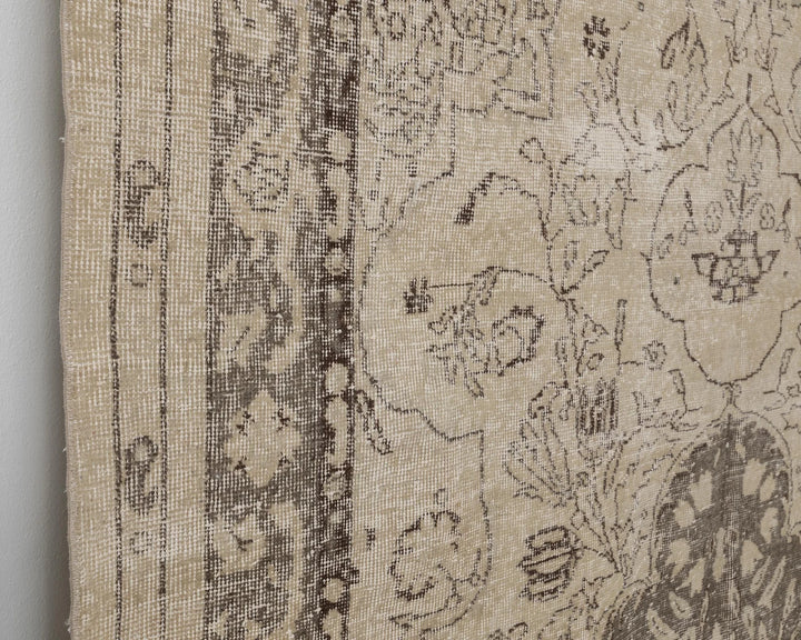 Beige Turkish Oushak Rug 6'7" x 10'4" Hand-Knotted close-up