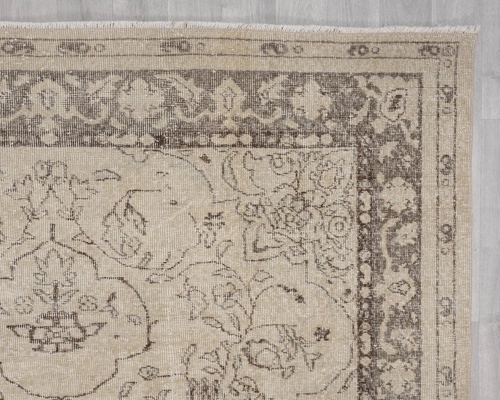 Beige Turkish Oushak Rug 6'7" x 10'4" Hand-Knotted border