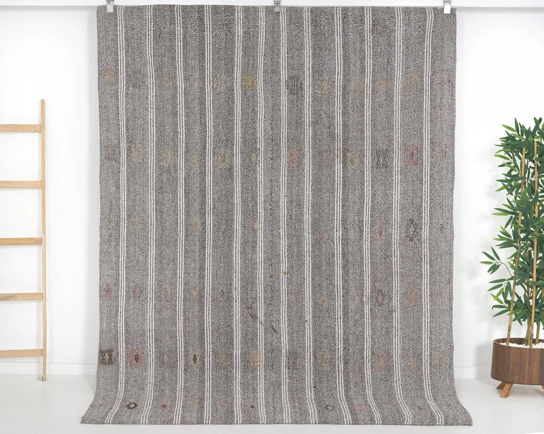 Gray Kilim Rug 6' x 7' 6" | No. VR98079