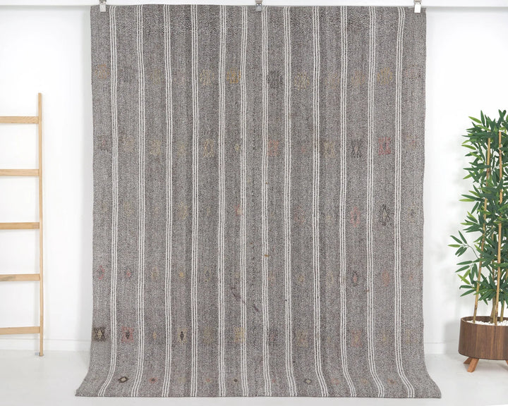 Gray Kilim Rug 6' x 7' 6" | No. VR98079