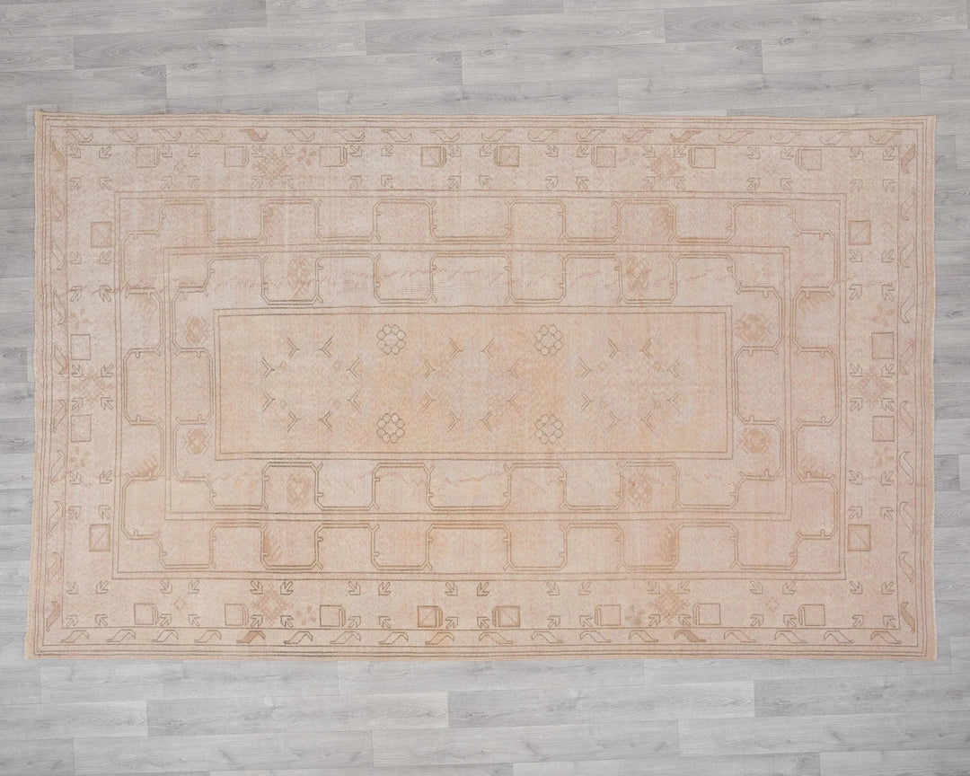 White Turkish Oushak Rug 6' 4" x 9' 7" Hand-Knotted | No. VR99329