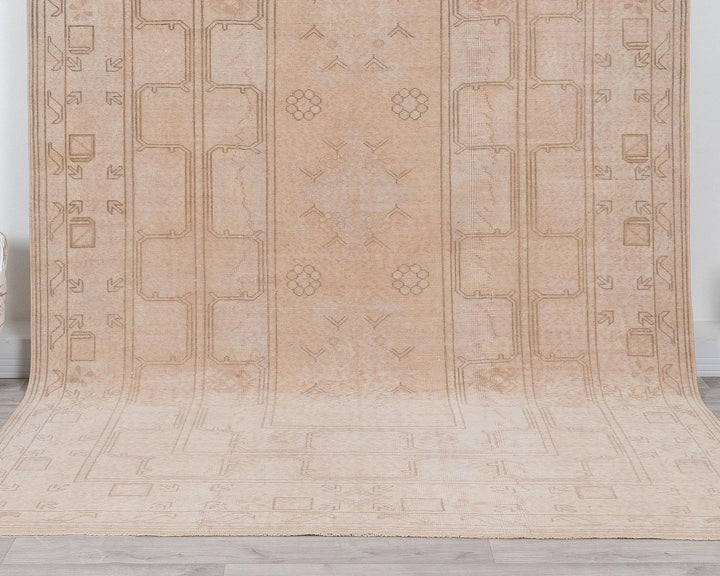 White Turkish Oushak Rug 6' 4" x 9' 7" Hand-Knotted | No. VR99329