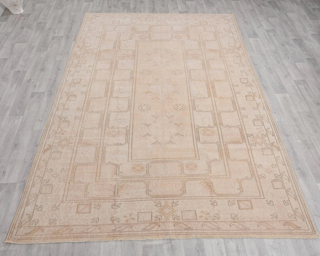 White Turkish Oushak Rug 6' 4" x 9' 7" Hand-Knotted | No. VR99329