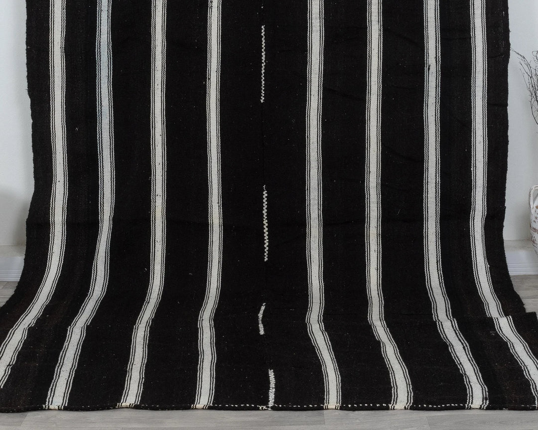 Brown Turkish Kilim Rug 7' 7" x 10' 11" Flat-Weave detail