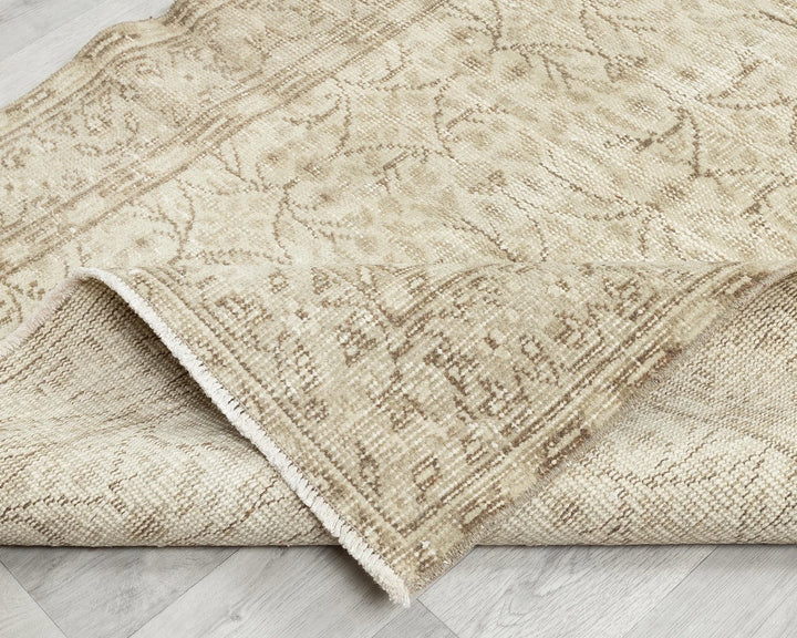 Beige Turkish Oushak Rug 0'4" x 6'9" Hand-Knotted | No. VR99982