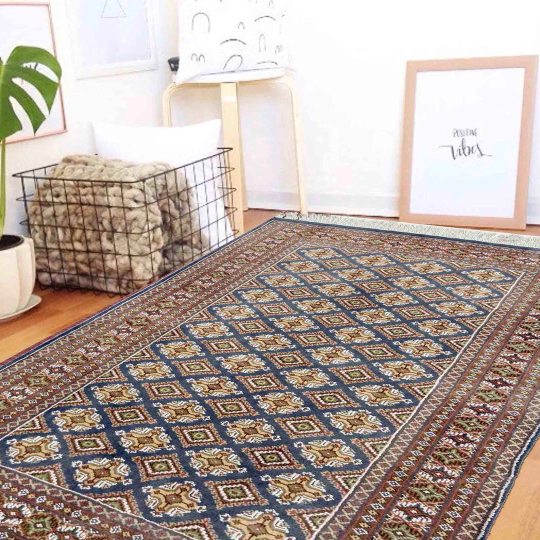 Pakistani Jaldar Rug 4' 0" x 5' 10" Hand-Knotted reverse