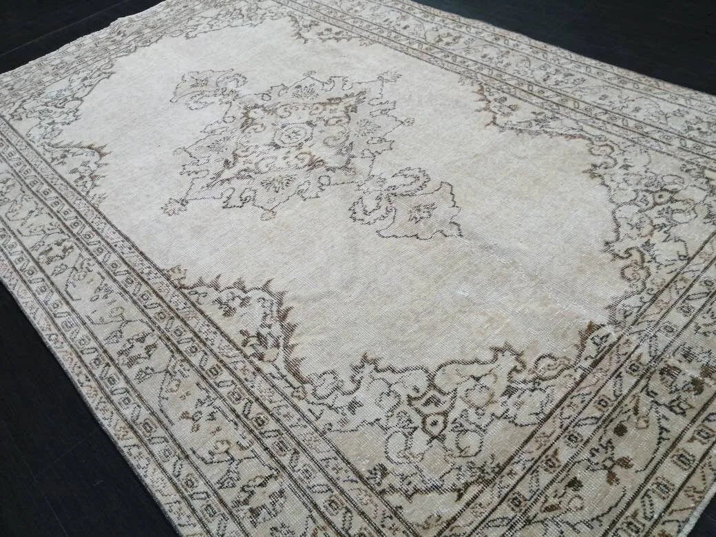 Beige Turkish Oushak Rug 5'6" x 8'5" Hand-Knotted | No. WR13738
