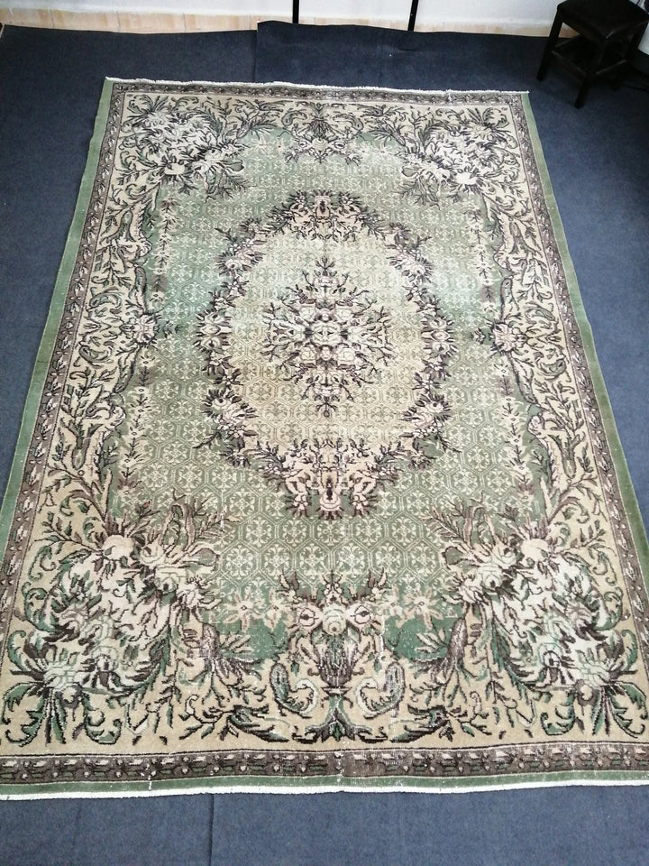 Muted Runner Rug 6' 8" x 10' - No. WR17086