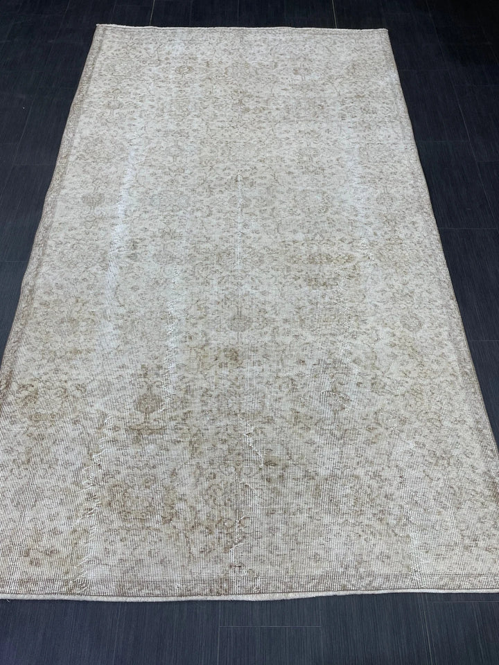 Beige Turkish Runner Rug 4' 11" x 8' 5" Hand-Knotted | No. WR17317