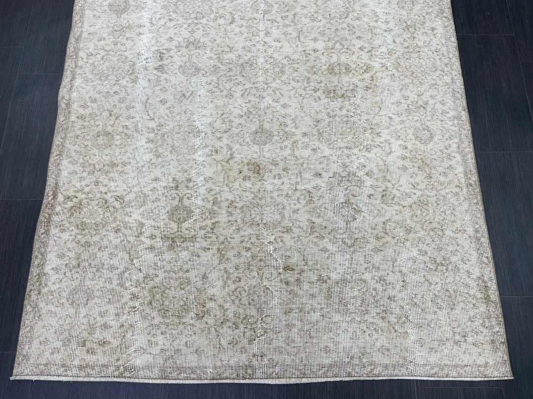 Beige Turkish Runner Rug 4' 11" x 8' 5" Hand-Knotted | No. WR17317