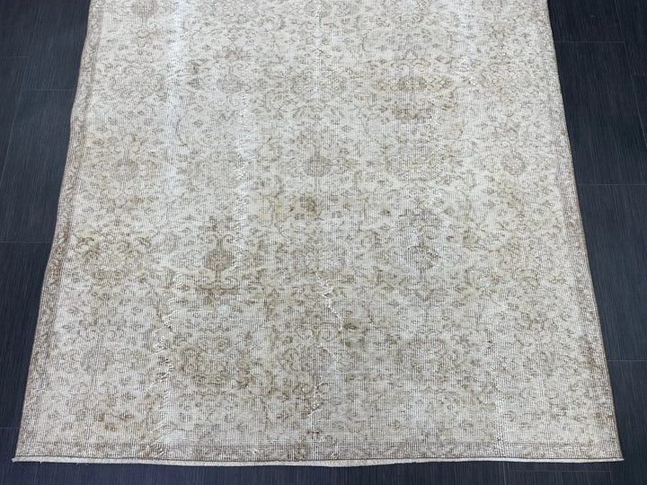 Beige Turkish Runner Rug 4' 11" x 8' 5" Hand-Knotted | No. WR17317