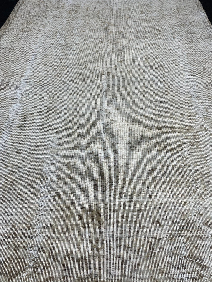 Beige Turkish Runner Rug 4' 11" x 8' 5" Hand-Knotted | No. WR17317