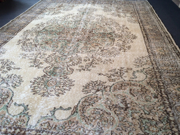 Beige Turkish Runner Rug 6' 6" x 9' 10" Hand-Knotted | No. WR21688