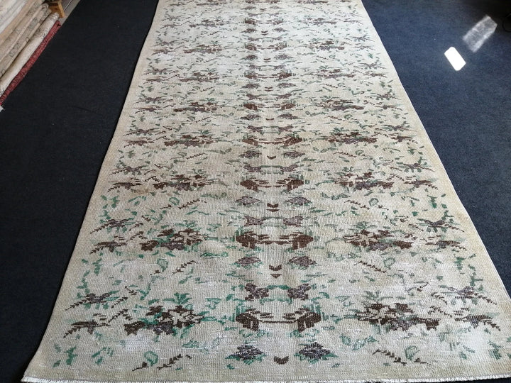Beige Turkish Runner Rug 5' x 9' 4" Hand-Knotted | No. WR26952