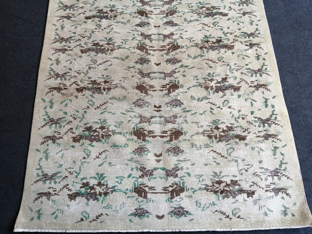 Beige Turkish Runner Rug 5' x 9' 4" Hand-Knotted | No. WR26952