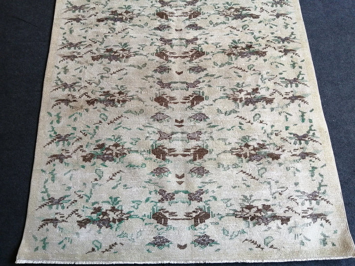 Beige Turkish Runner Rug 5' x 9' 4" Hand-Knotted | No. WR26952
