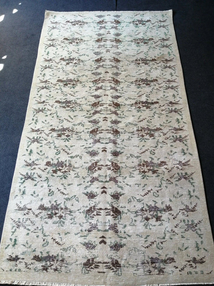 Beige Turkish Runner Rug 5' x 9' 4" Hand-Knotted | No. WR26952