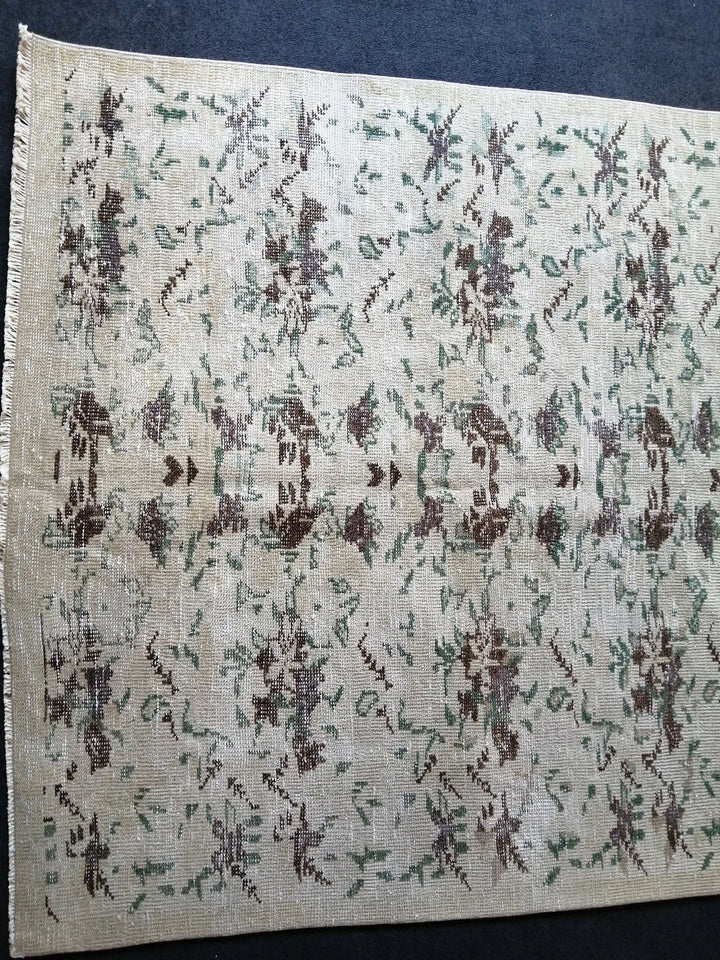 Beige Turkish Runner Rug 5' x 9' 4" Hand-Knotted | No. WR26952