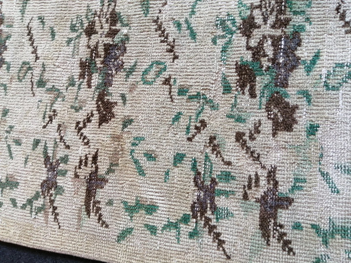 Beige Turkish Runner Rug 5' x 9' 4" Hand-Knotted | No. WR26952