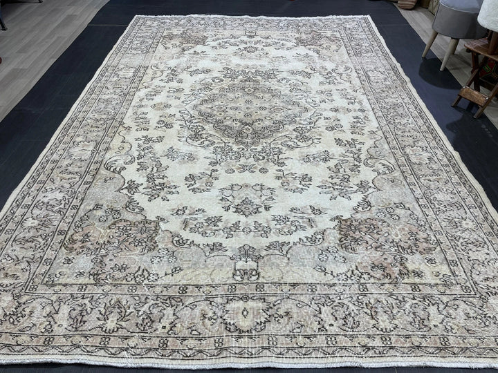 Beige Turkish Oushak Rug 7' 2" x 10' 6" Hand-Knotted | No. WR27138