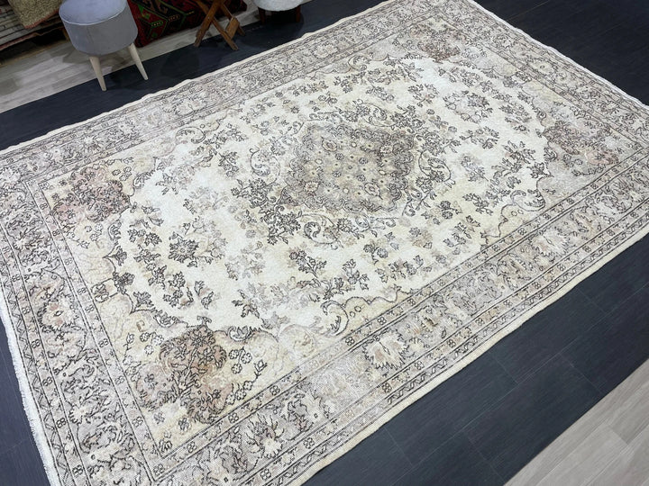 Beige Turkish Oushak Rug 7' 2" x 10' 6" Hand-Knotted | No. WR27138