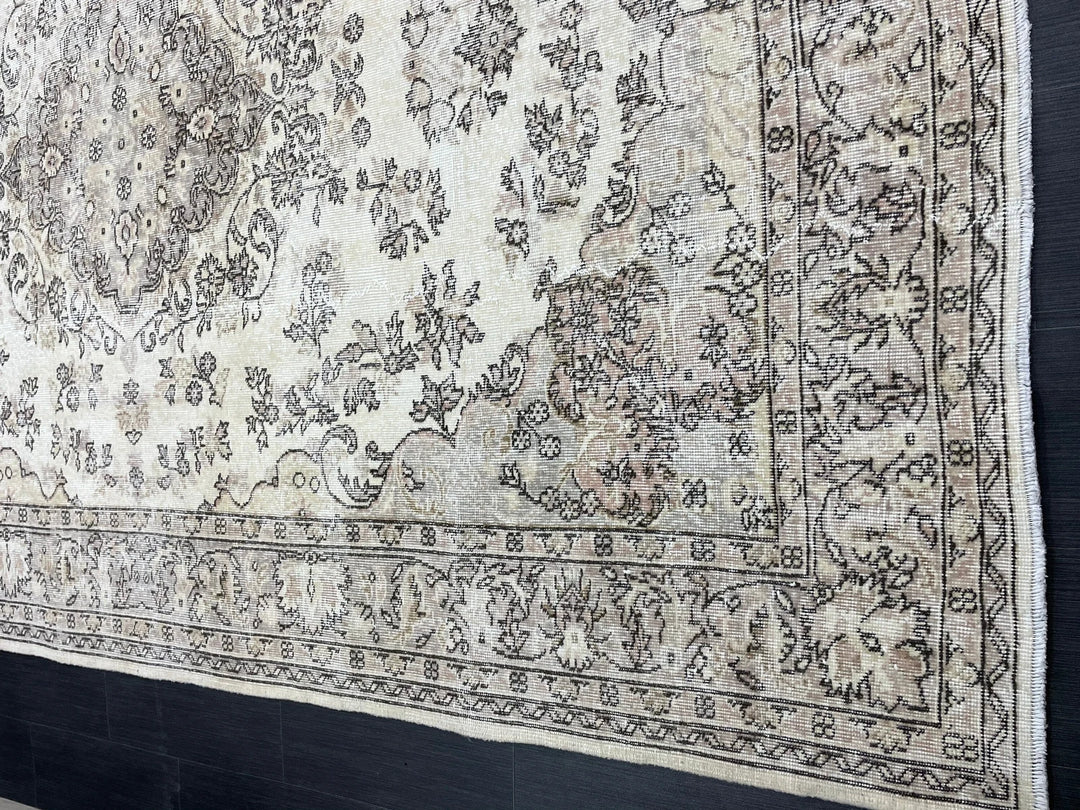 Beige Turkish Oushak Rug 7' 2" x 10' 6" Hand-Knotted | No. WR27138