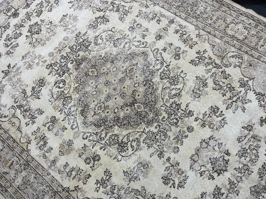Beige Turkish Oushak Rug 7' 2" x 10' 6" Hand-Knotted | No. WR27138