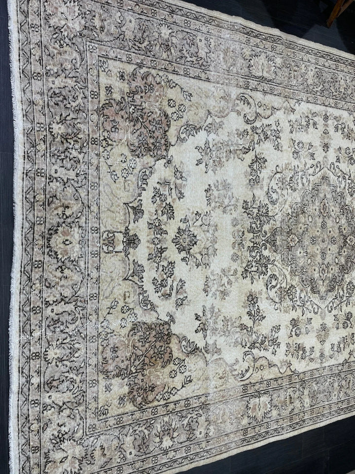 Beige Turkish Oushak Rug 7' 2" x 10' 6" Hand-Knotted | No. WR27138