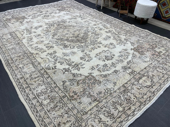 Beige Turkish Oushak Rug 7' 2" x 10' 6" Hand-Knotted | No. WR27138